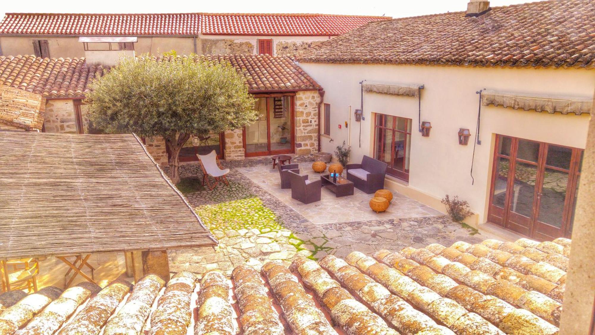 Il Borgo Dell'Arcangelo Tuili Luaran gambar