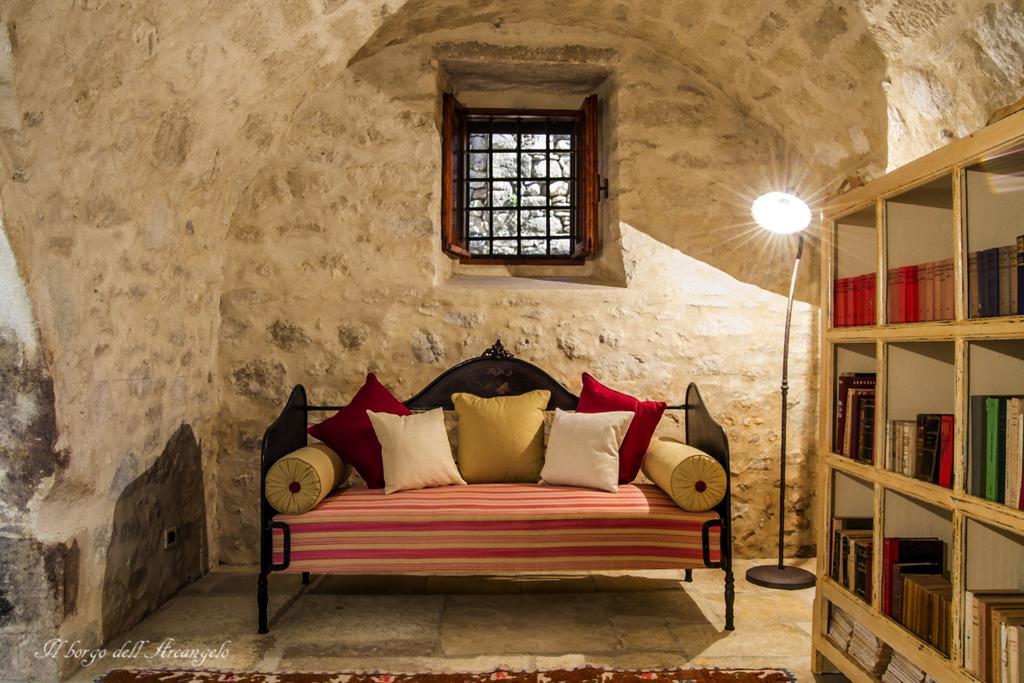 Il Borgo Dell'Arcangelo Tuili Bilik gambar
