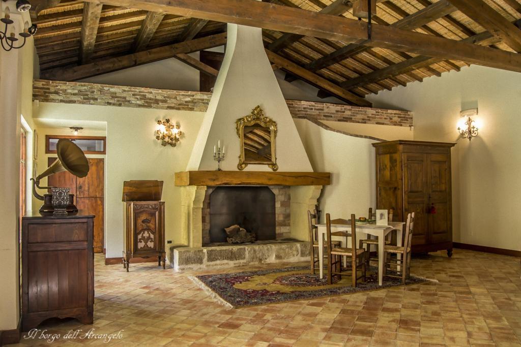 Il Borgo Dell'Arcangelo Tuili Luaran gambar