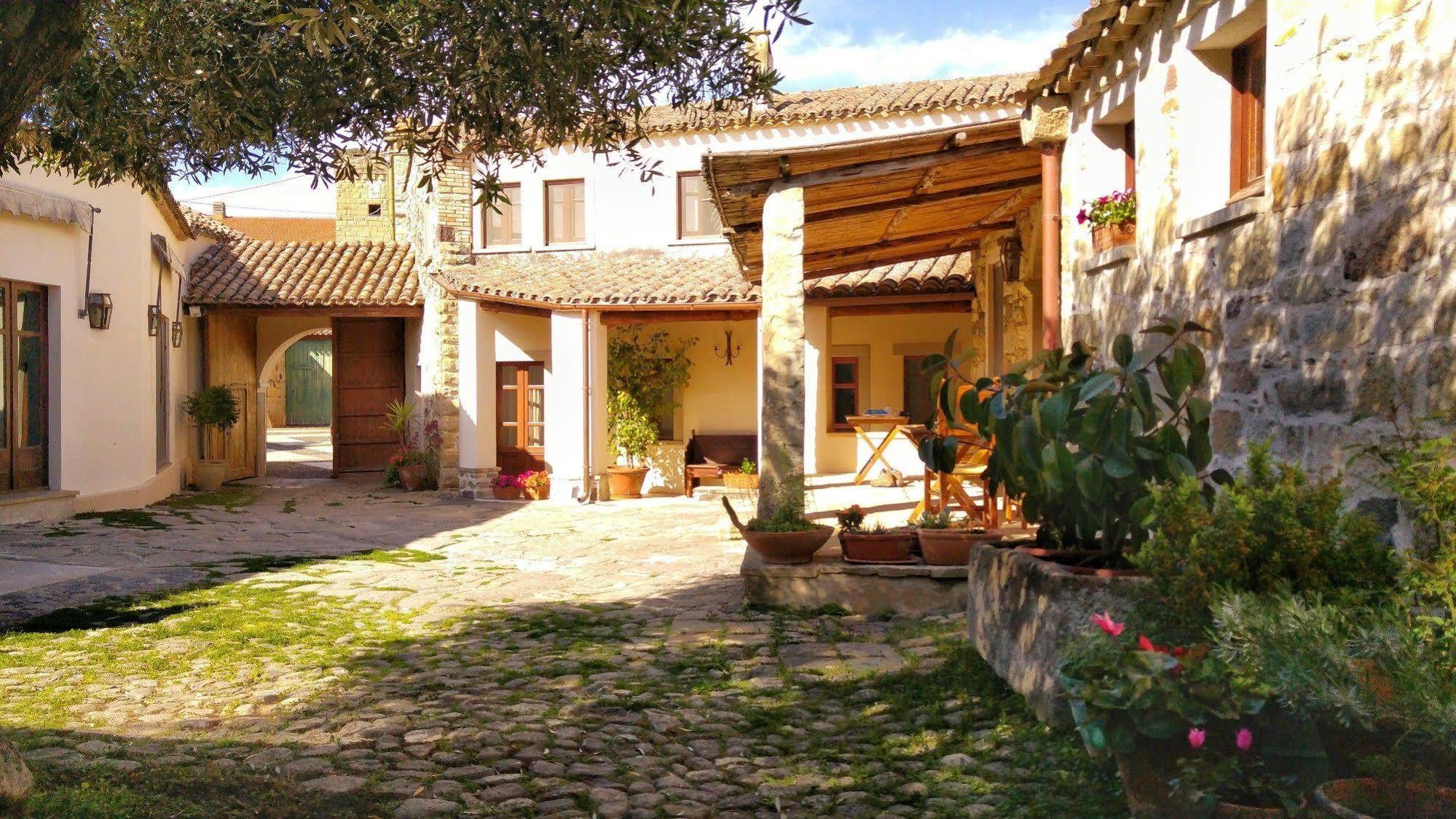 Il Borgo Dell'Arcangelo Tuili Luaran gambar