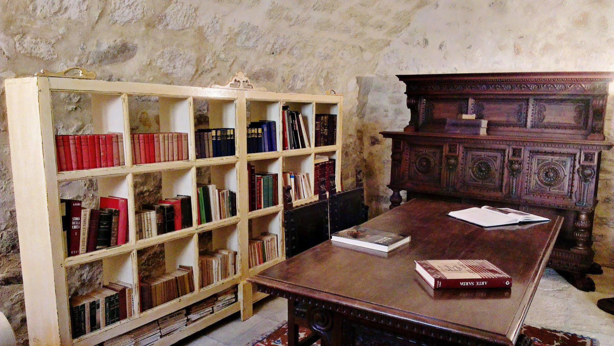 Il Borgo Dell'Arcangelo Tuili Luaran gambar