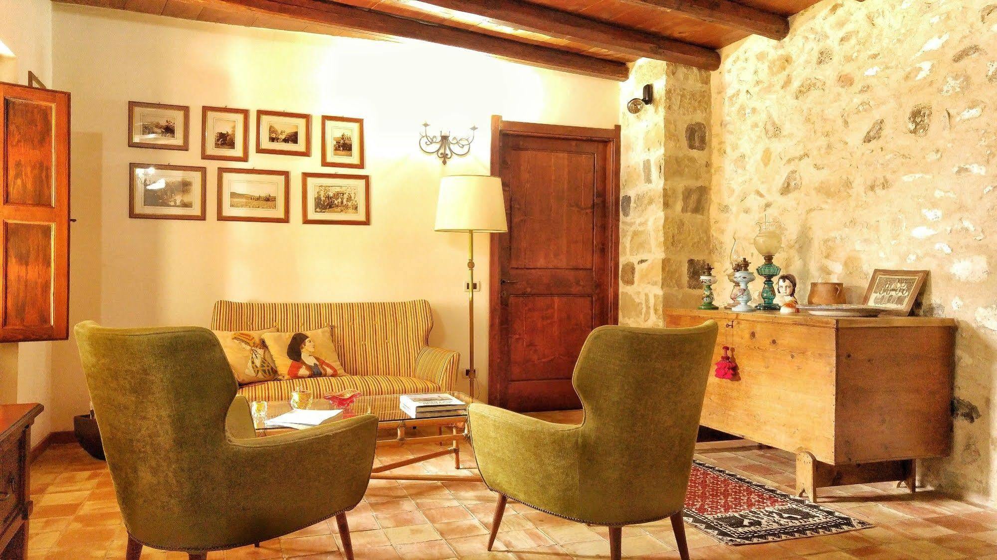 Il Borgo Dell'Arcangelo Tuili Luaran gambar